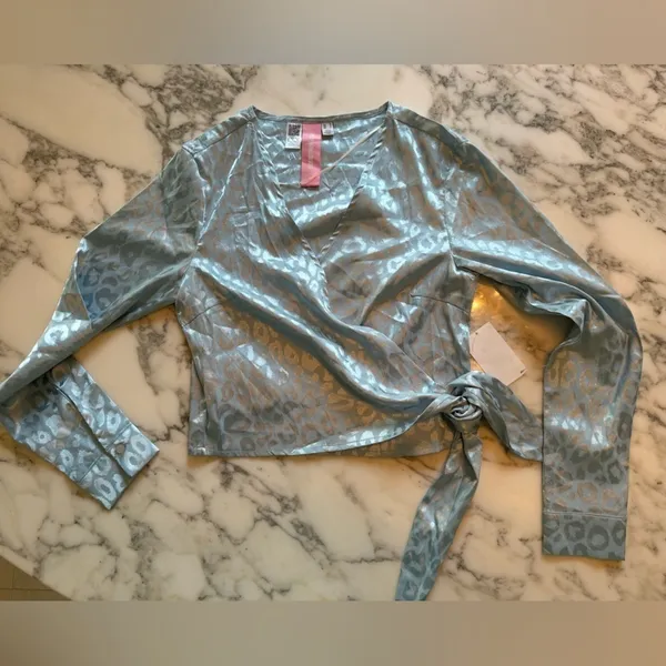 NWT ASOS DESIGN Blue Satin Jacquard Wrap Crop Top Long Sleeve V-Neck Sz S - Image 6