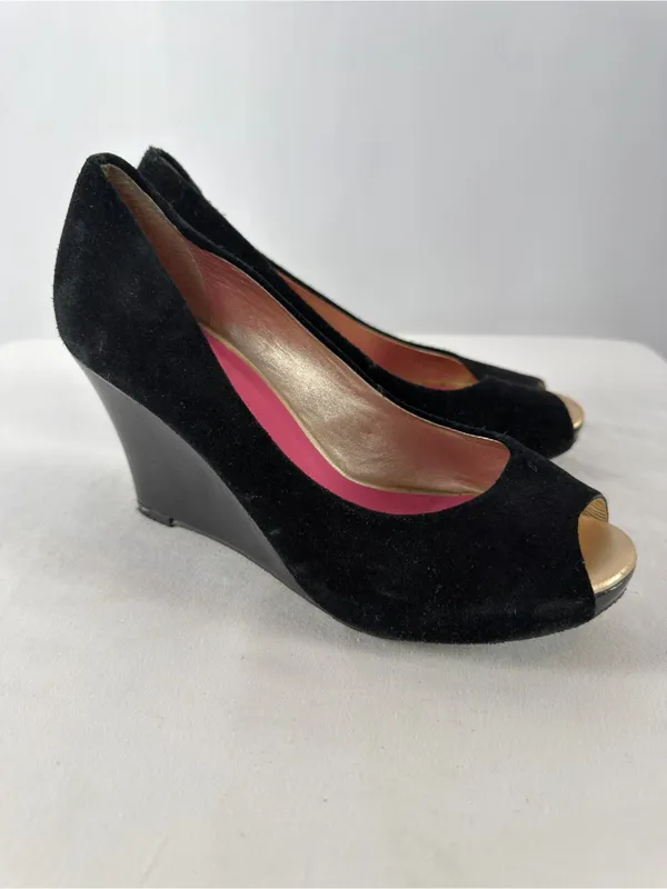 Lilly Pulitzer Suede Peep Toe Wedge Slip On Heels in‎ Black Size 7 - Image 2
