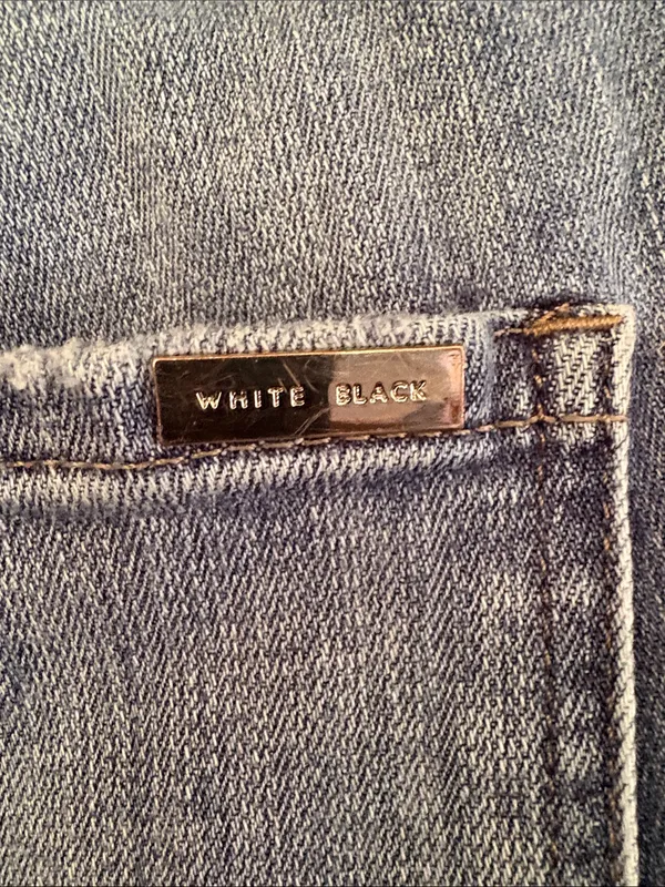 White House Black Market Light Blue Straight-Leg Jeans with Floral Embroidery - Image 3