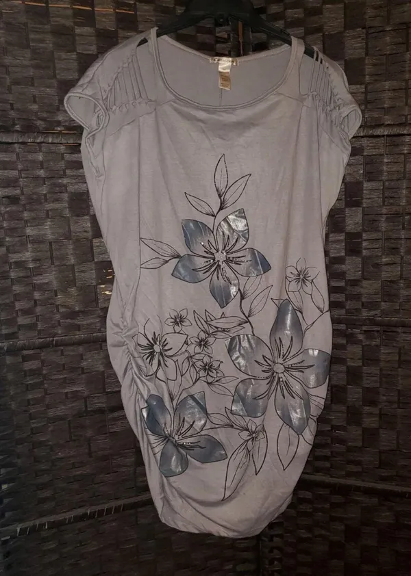 Gray Floral Designed Top | Size 1X - Image 4