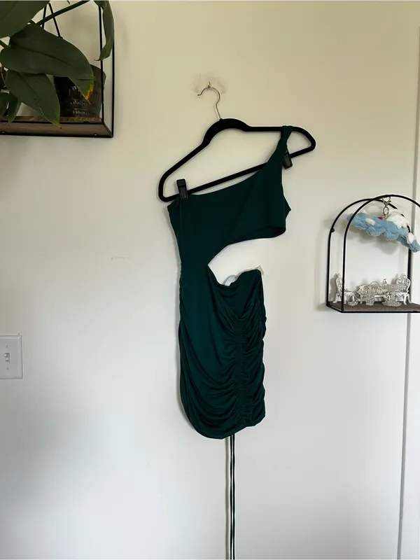 Lucy in the Sky Green One Shoulder‎ Cut Out Stomach Ruched Mini Dress Large - Image 2