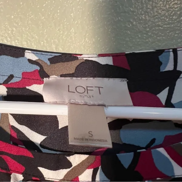 Loft Women's Size Small Long Sleeve Blouse Chest Pocket Black White Blue Floral - Image 9