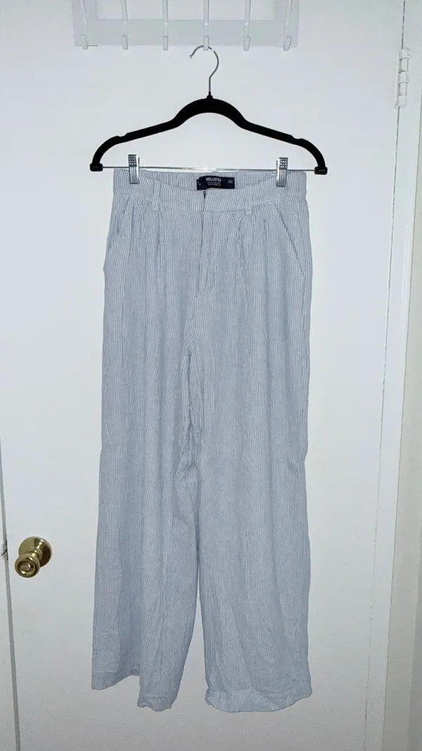 Hollister Livvy Ultra High-Rise Wide-Leg Pants - Image 3