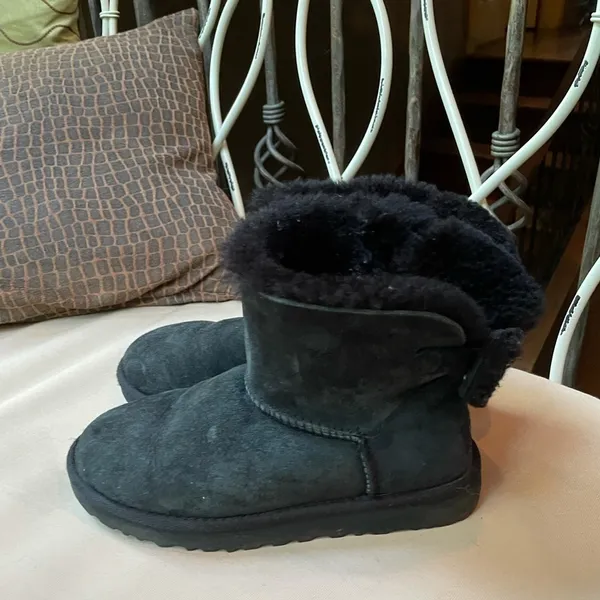 UGG‎ Arielle Bailey Fur Bow Black Boots Size 6 - Image 4