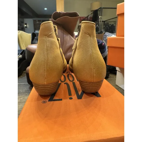Miz Mooz‎ Clermont leather peep-toe booties in a wheat Size 38 US 7.5 Wide - Image 5