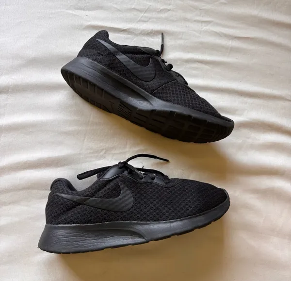 Nike shoes - Image 2