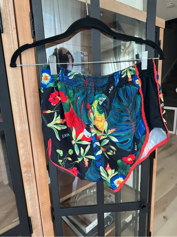 Nike Dri-FIT Tempo tropical floral parrot print running shorts workout colorful - Image 5