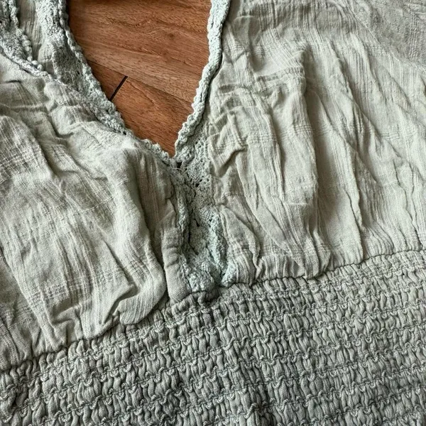 Elegant Sage Green Women's Top Size M - Image 3