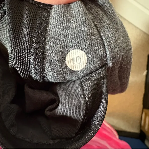 Lululemon sweats Sz 10 black/grey excellent condition - Image 6
