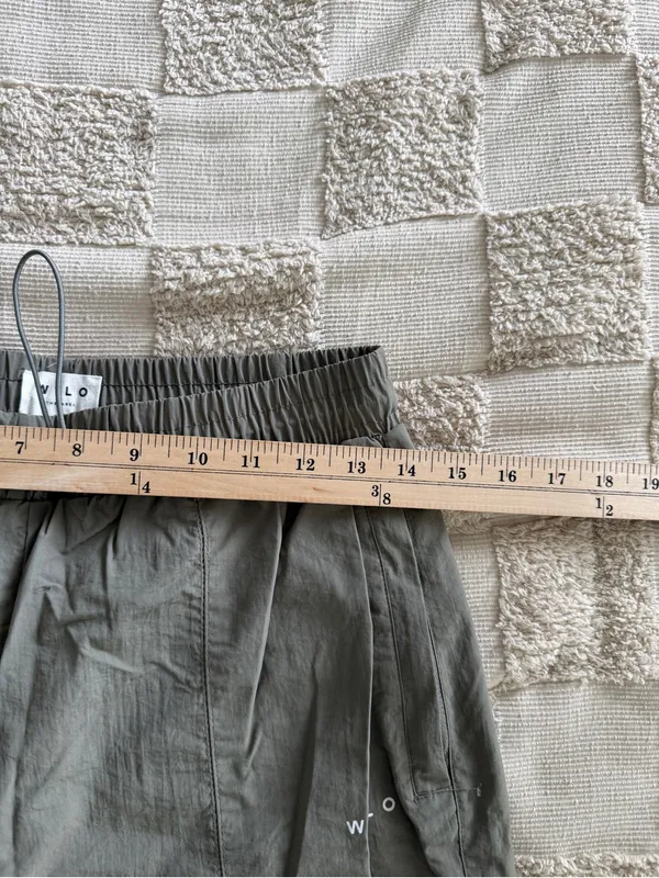 Wilo the Label‎ women's parachute jogger pants in an olive green color small - Image 5