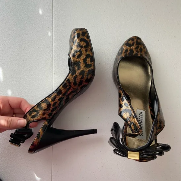 Steve Madden women’s Mevas glossy leopard‎ print bow sling back pumps heels 8.5 - Image 7