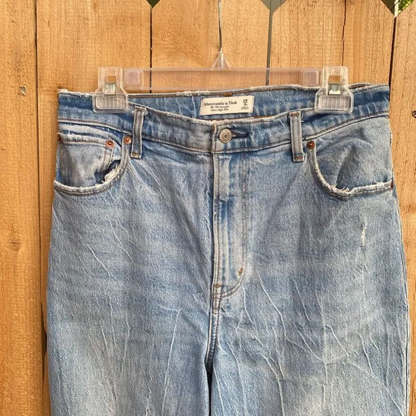 Abercrombie 90s Straight Ultra High Rise 29/8R Light Wash Distressed Stretch 31" - Image 3