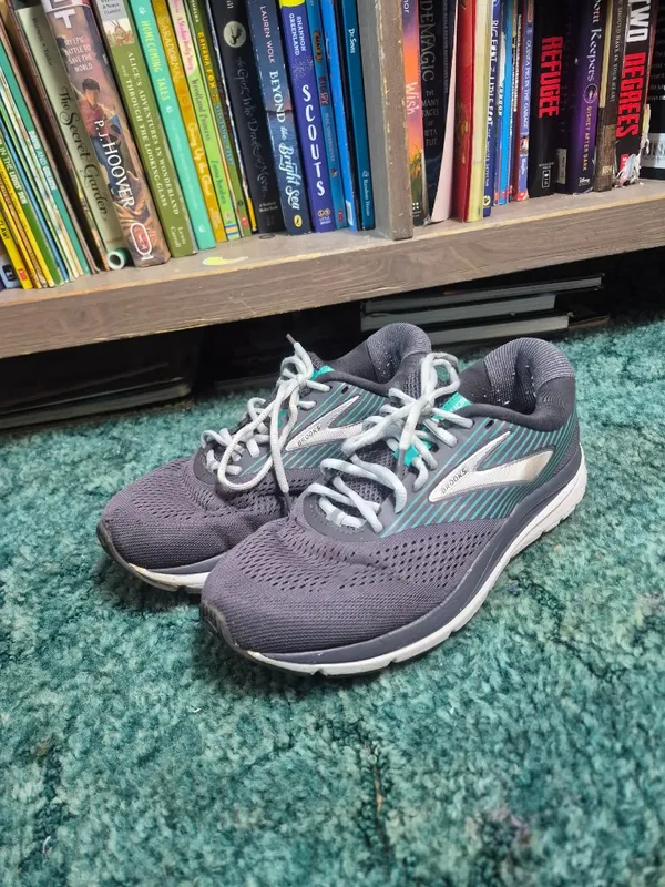 Brooks Addiction 14 Running Shoes 8.5D - Image 2