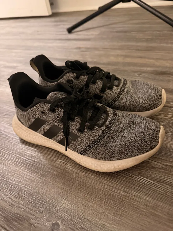 Adidas tennis Shoes - Image 2