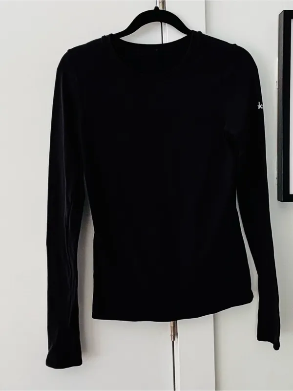 Alo Yoga Black Airbrush Winter Warm Nocturne Long Sleeve size medium - Image 4