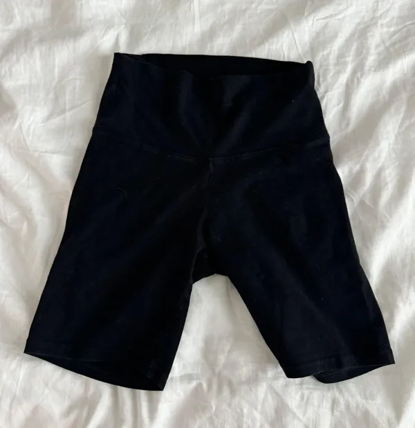 Aritzia 7” Biker Shorts - Image 4