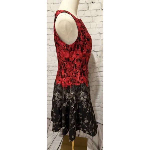 Gabby Skye red & black floral fit & flare Sleeveless dress knee length Size 6 - Image 4