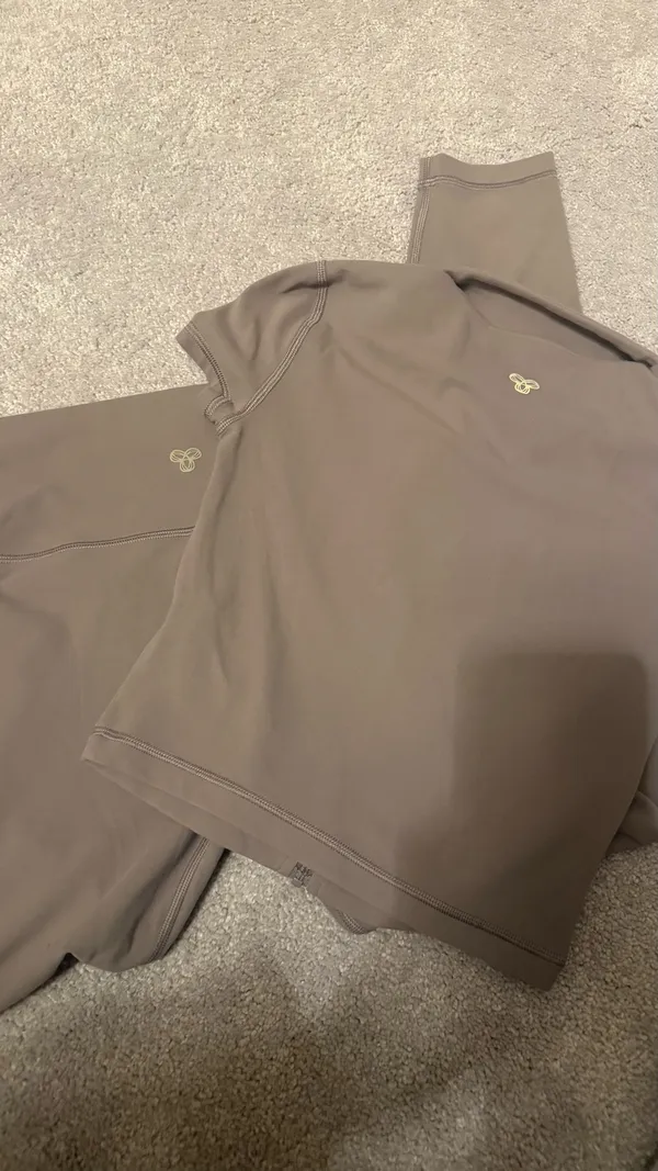 Aritzia golden butter workout set - Image 2