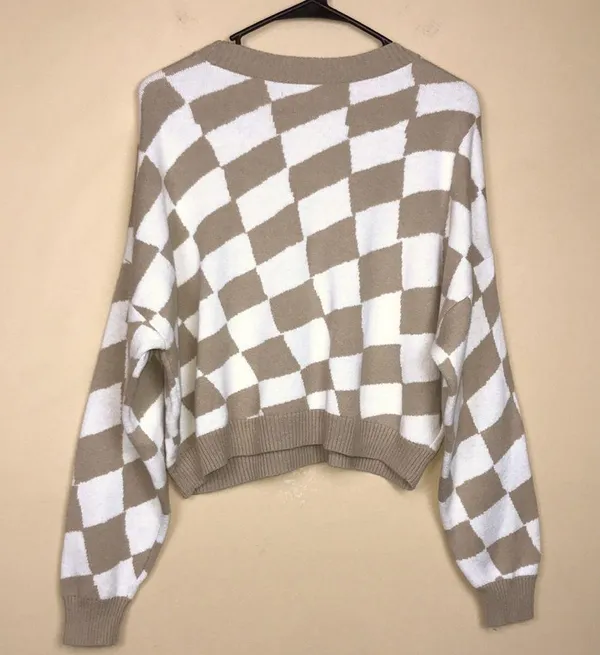 Hollister Women’s Knit Checkered Pattern Print Beige White Cropped Sweater - Image 6