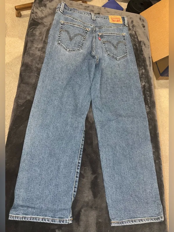 Levi’s Ribcage Straight Jean Size 28 - Image 10