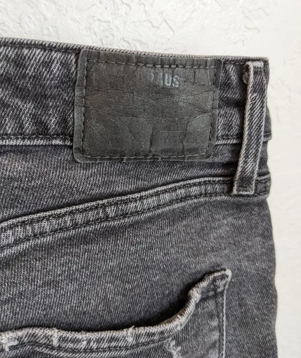 Levi’s Grey Distressed Jeans - Image 5