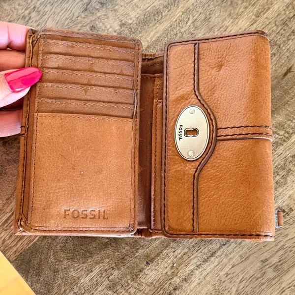 Vintage Fossil Cognac Brown Leather Trifold Wallet‎ Keyhole Snap Y2K Boho Rustic - Image 10