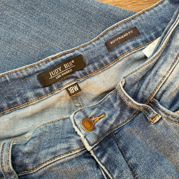 Judy Blue Boyfriend Fit Medium Wash High Rise Jeans JB88270‎ Womens Size 18W - Image 4
