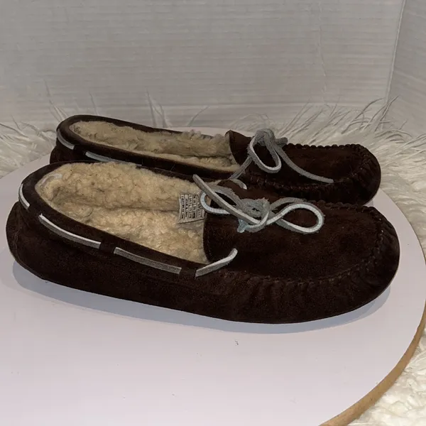 UGG women’s Sheep Lined Moccosin In Coco Brown Size 8. - Image 3