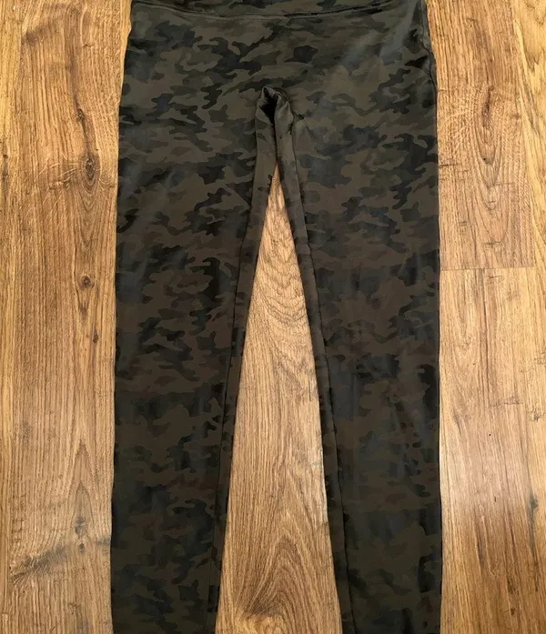 Spanx XL Camo Leggings - Image 6