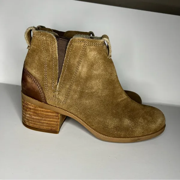 Clark’s Artisan Tan Maypearl‎ Daisy Ankle Booties - Image 3