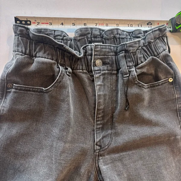 EXPRESS Women’s Black Wash‎ Super High Rise Mom Jean Size 10 - Image 5