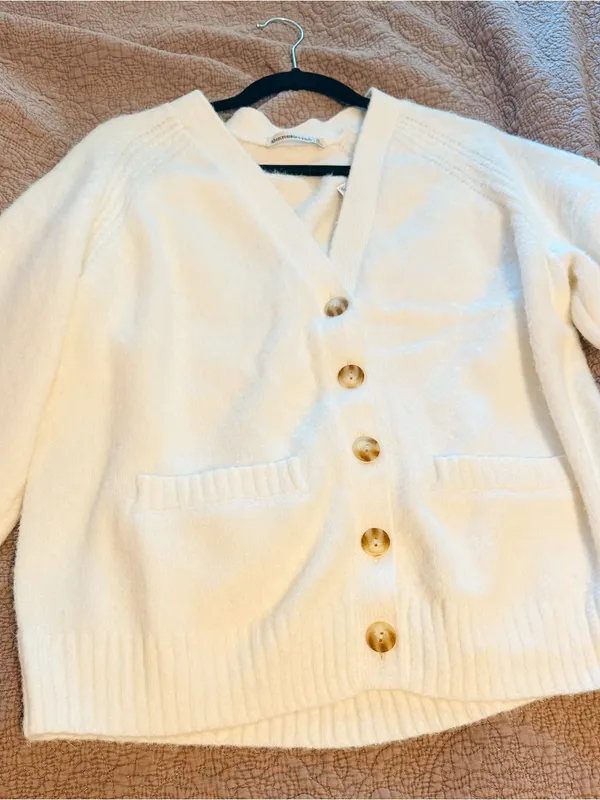 Abercrombie & Fitch Cream V- Neck Cardigan - Image 2