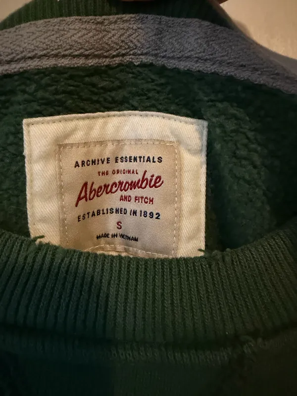 Ambercrombie Crewneck - Image 3