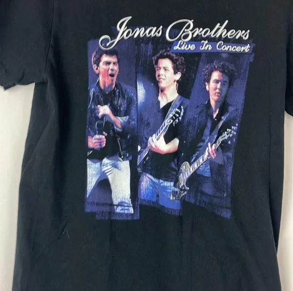 Gildan black Jonas Brothers Live in Concert graphic T-Shirt size small - Image 4