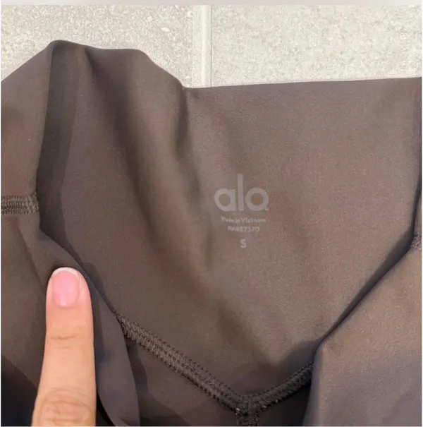 ALO Chocolate 5" Airlift Energy Shorts (S) - Image 4