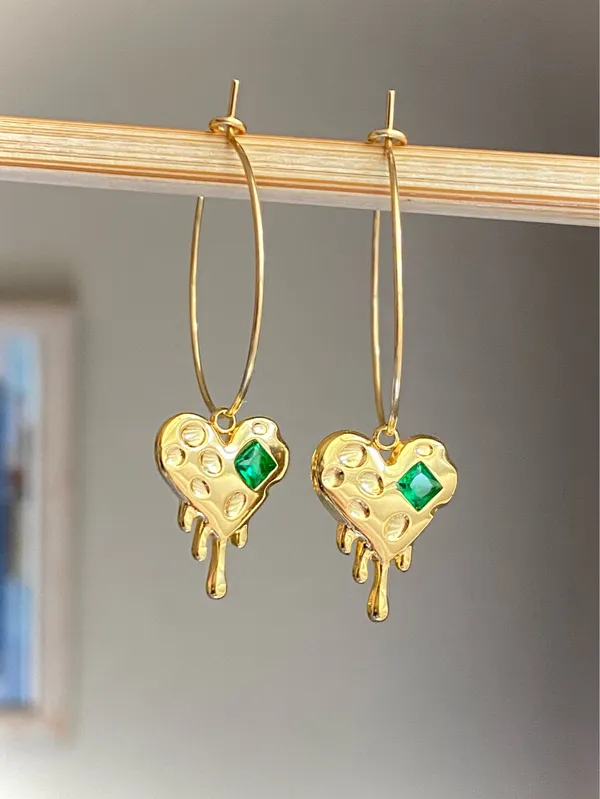 Handmade fully gold tone stainless green glass crystal heart chic vintage retro style hoop earrings💚👼 - Image 2