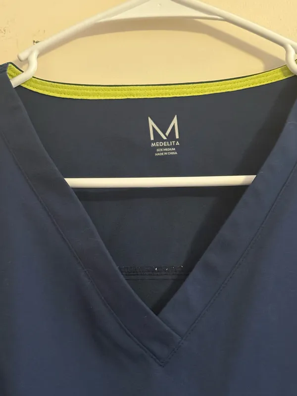Medelita V neck scrub top Blue Size M - Image 2