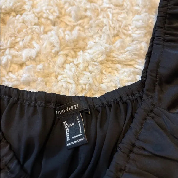Forever 21 Black Women's Top - Image 3