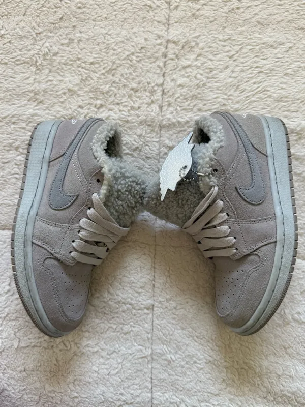 Nike Air Jordan 1 Low SE Sherpa Fleece Grey Suede Sneakers Womens Size 5.5 Cozy - Image 2