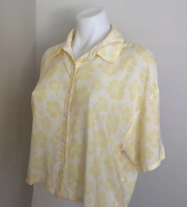 Forever 21 Hawaiian Hibiscus Cropped Button Down Shirt, Medium - Image 7