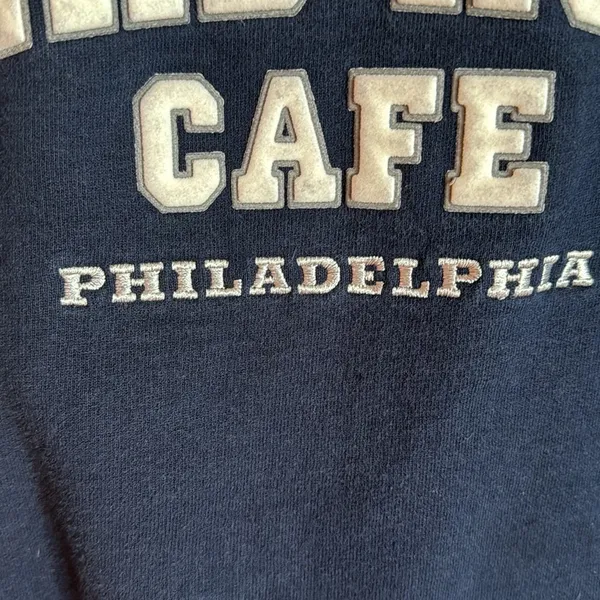 Hard Rock Cafe Philadelphia Embroidered Navy Blue Sweatshirt Size Medium - Image 4