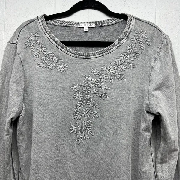North Style Embroidered Floral Stonewash Sweater Womens Large Boho Whimsigoth - Image 3