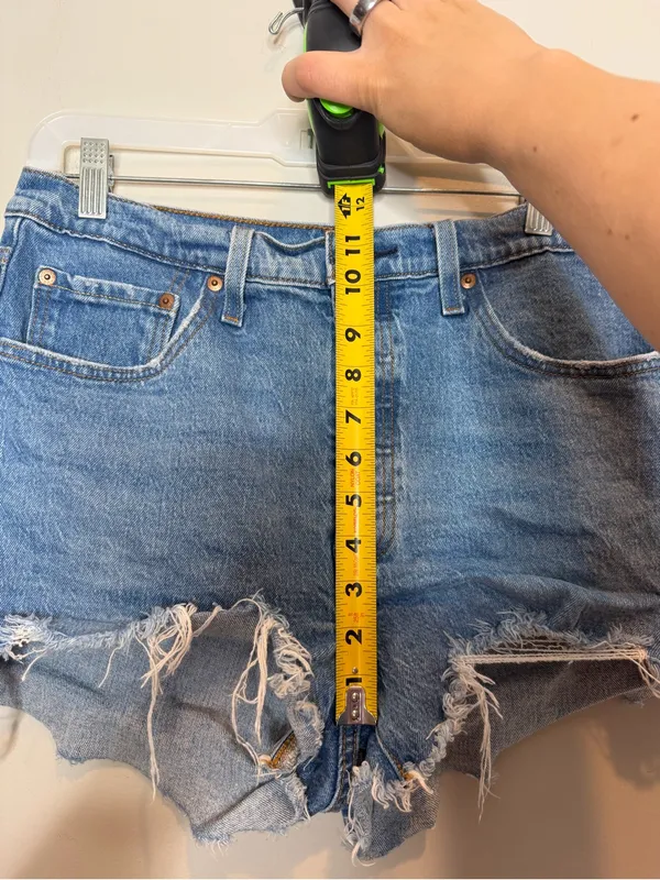 Levis 501 Distressed Cut Off Denim Shorts Womens 31 High Rise Festival Shorts - Image 6
