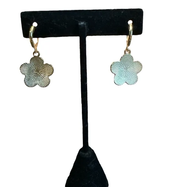 3/$20 Daisy‎ Flower Earrings “you pick 3” - Image 4
