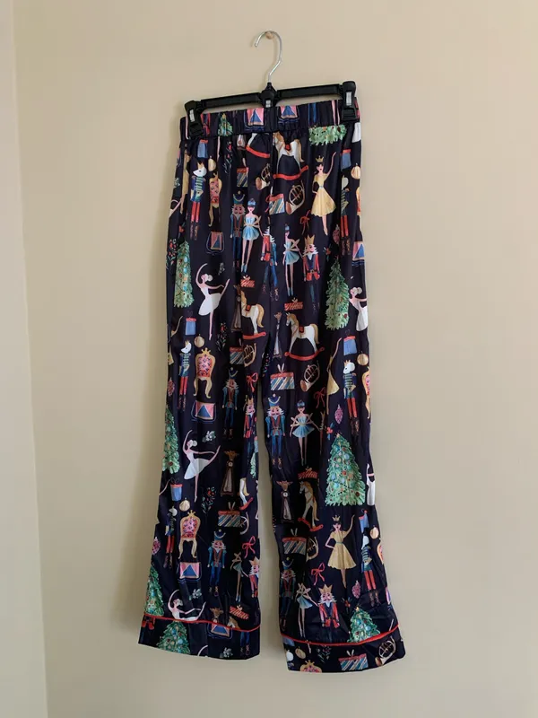 Sheshow Women’s small Christmas pajamas set (top & bottom) - Image 8