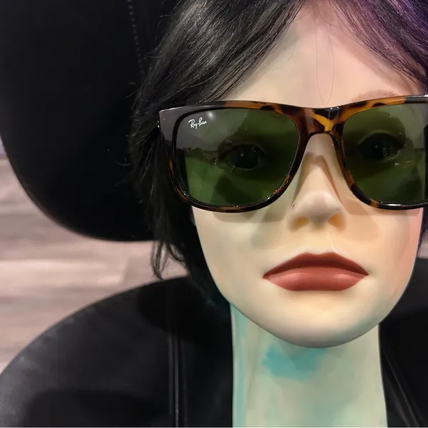 Ray-Ban Tortoise Frame Green Lens Sunglasses - Image 2