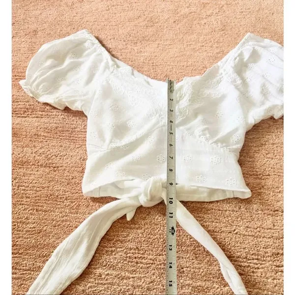 American Eagle White Eyelet Tie-Back Crop Top Size M - Image 3