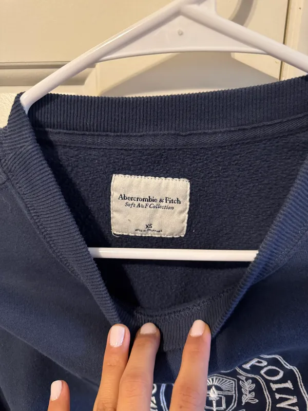 Abercrombie Cropped Sweater - Image 3