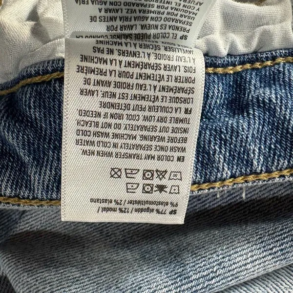 American Eagle SZ 10 SHORT Mom Jeans Distressed Hi-Rise Zip-Fly Light Wash Blue - Image 12