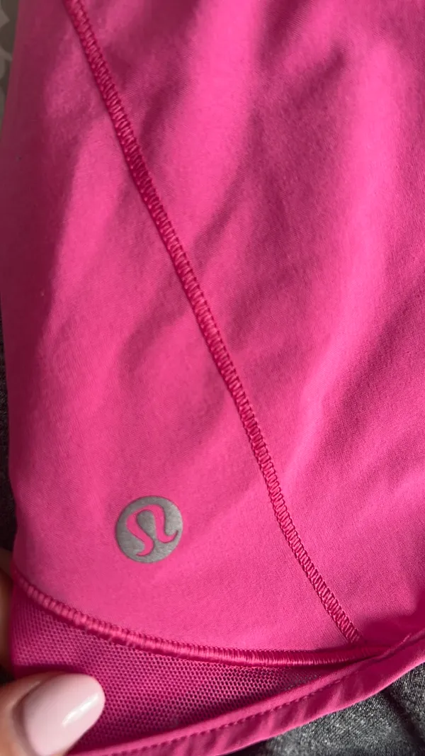 Lululemon Shorts Hotty Hot 4" Low-Rise 4 Sonic Pink - Image 2